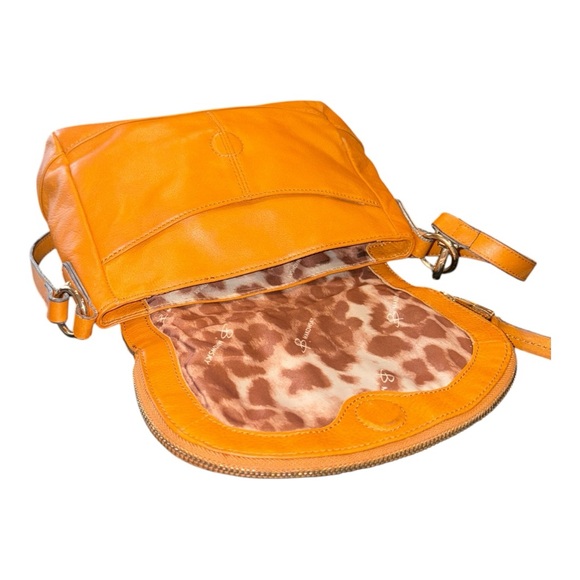 B Makowsky Tan Orange Leather Zip Flap Saddlebag Crossbody Silver hardware B11 - Picture 8 of 11